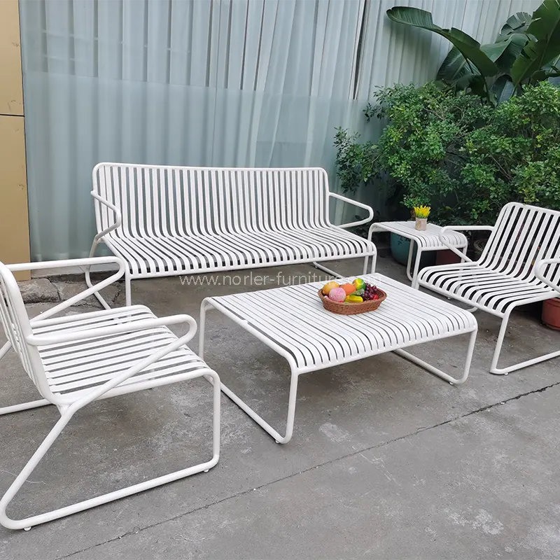 Os sofás ao ar livre podem ser deixados de fora no inverno? Os sofás ao ar livre podem ser deixados de fora no inverno?